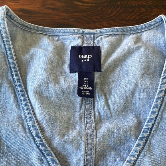 GAP women's chambray v neck tank light blue wash size S - Picture 2 of 7
